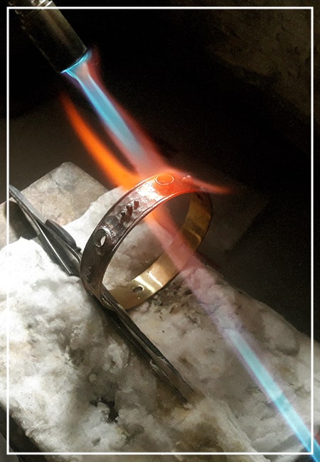 How To Select A Custom Jewelry Manufacturer?