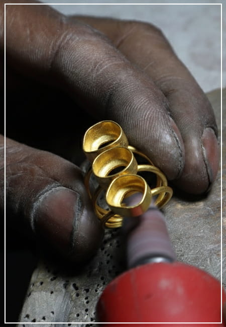 How to Choose the Best Artificial Jewelry Manufacturer for Wholesale Bulk Orders