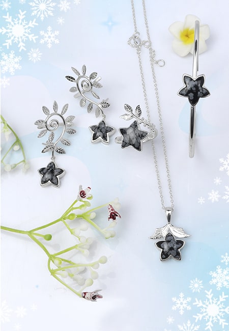 Sparkle Through the Night: Elegant Jewelry for Christmas Eve Glamour