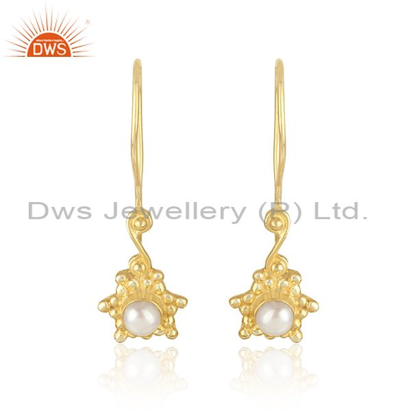 Handcrafted dangle earring in yellow gold on silver with pearl