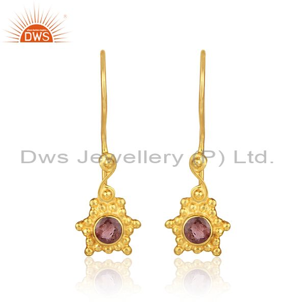 Texture earring in yellow gold on silver with pink tourmaline
