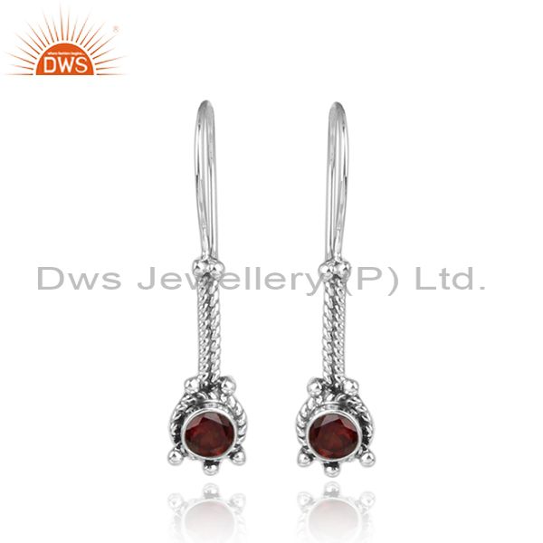 Elongated designer earring in oxidized silver 925 with garnet