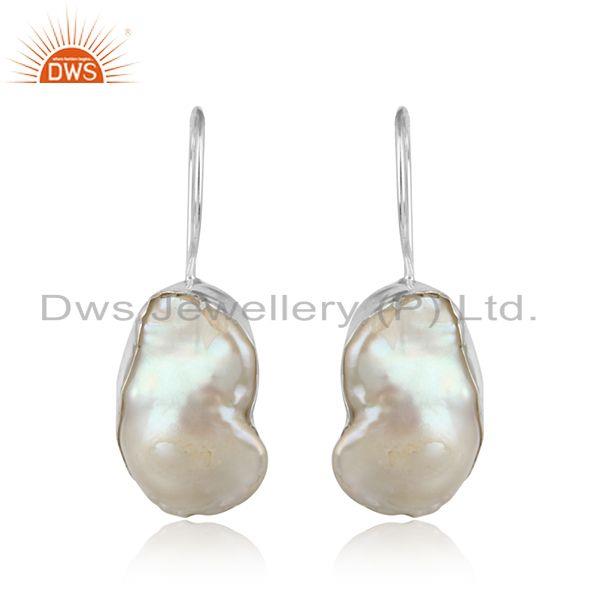 Handmade earring in solid silver with organic shape pearl