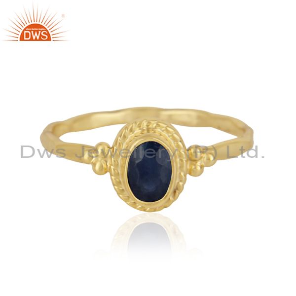 Natural blue sapphire textured ring in yellow gold on silver 925