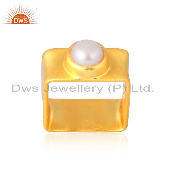 Dazzle In 18K Gold & Pearl With Round Cabochon Ring