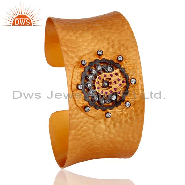 Exporter 18k Yellow Gold Plated On Brass Red/White Cubic Zirconia Texture Finish Bangle