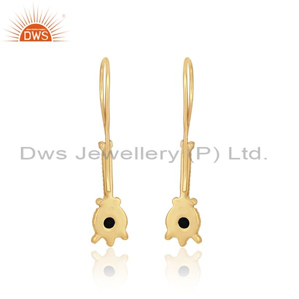 Designer long earring in yellow gold on silver with black onyx
