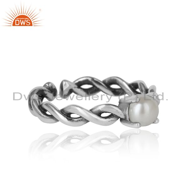 Designer of Designer dainty twisted ring in oxidized silver 925 with pearl