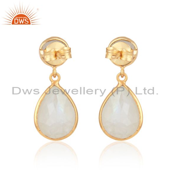 Dangle earriing in yellow gold on silver with rainbow moonstone