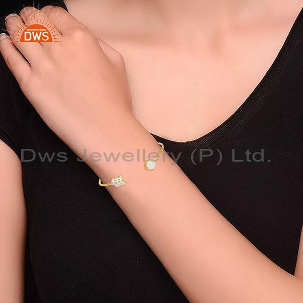 Wholesalers Gold Plated Brass Fashion Rainbow Moonstone Cuff bracelet Wholesale Supplier