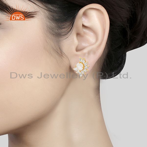 Wholesalers White Zircon and Moonstone New Designer Gold Plated Fashion Stud Earring Jewelry