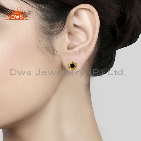 Designer earring in yellow gold on silver with blue sapphire