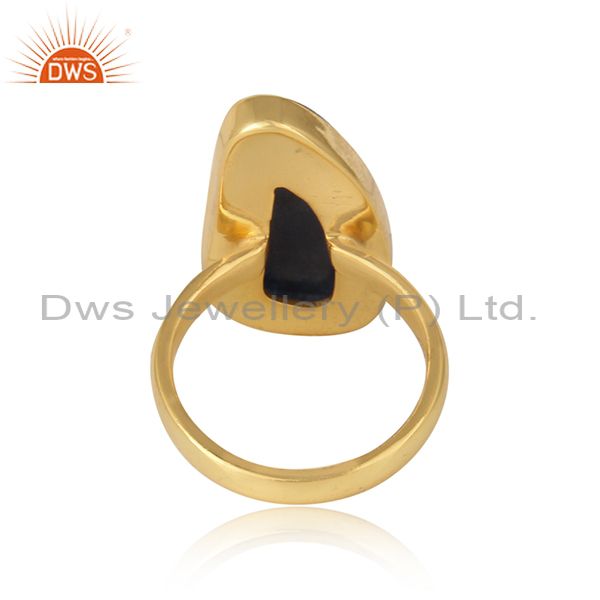 Organic shape blue sapphire ring in yellow gold on silver 925